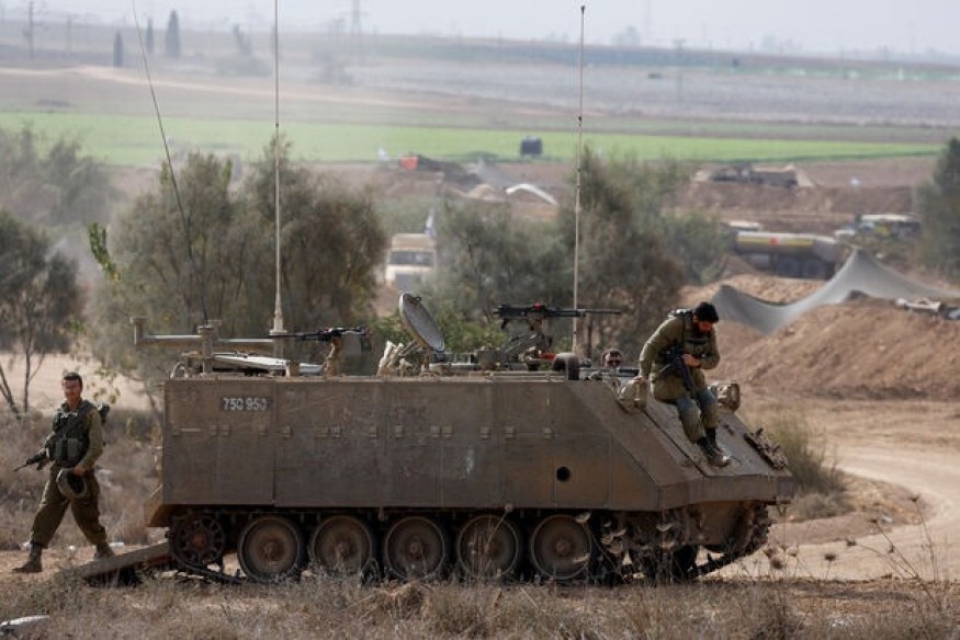 Des dizaines de véhicules de Tsahal sont désormais postés près de la frontière sud de Gaza, prêts pour une éventuelle offensive à Rafah.