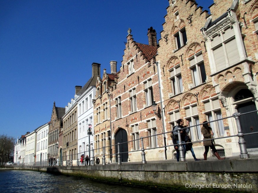 La porte d’un étudiant juif au collège d’Europe à Bruges a été taggée ...