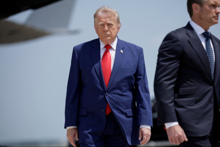Donald Trump a déclaré avoir suspendu l'élargissement des frappes américaines contre l'Iran afin de laisser une chance aux négociations.